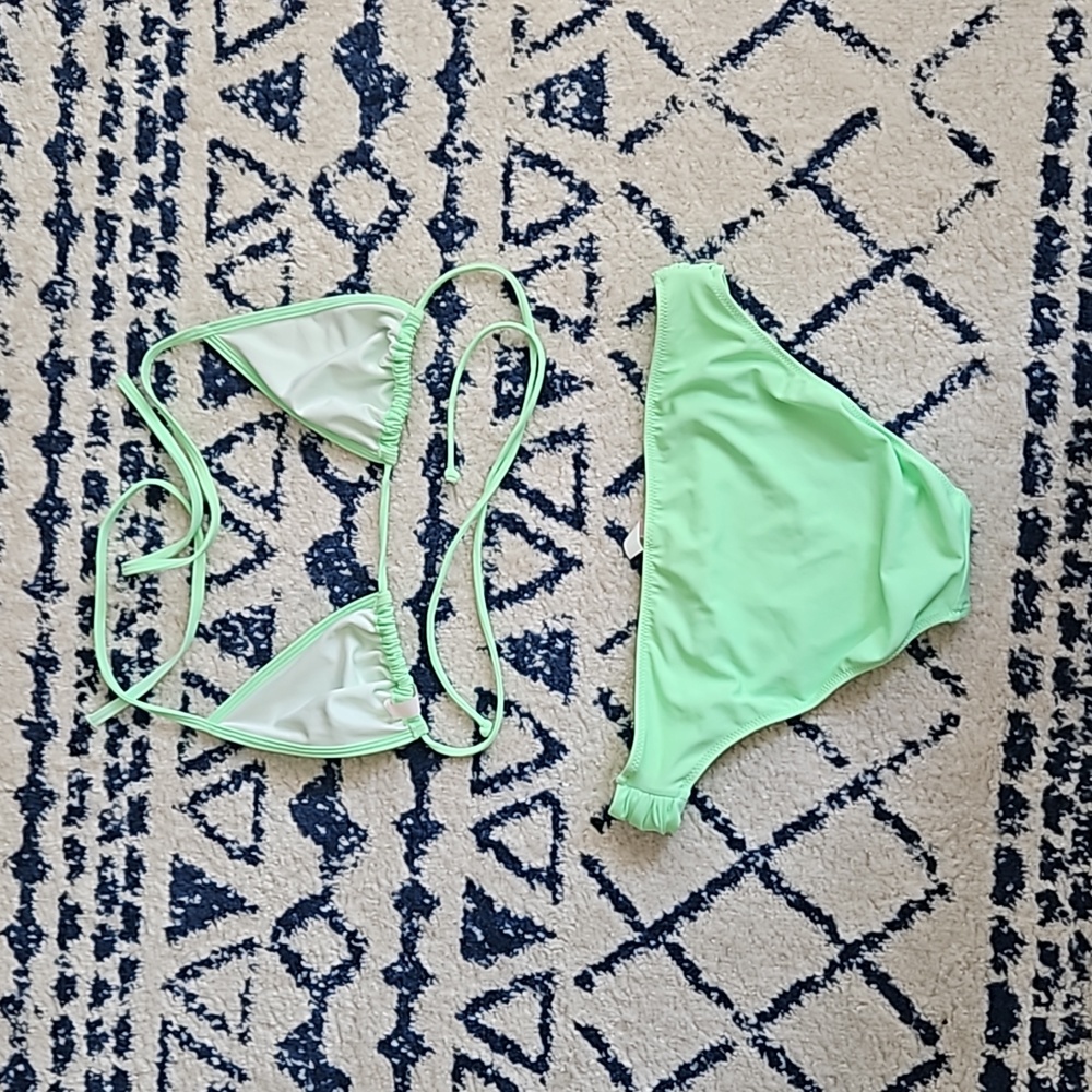 Sz M Victoria's Secret Bikini - Picture 4 of 4